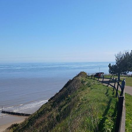Ocean View 95 Hotel Trimingham Bagian luar foto