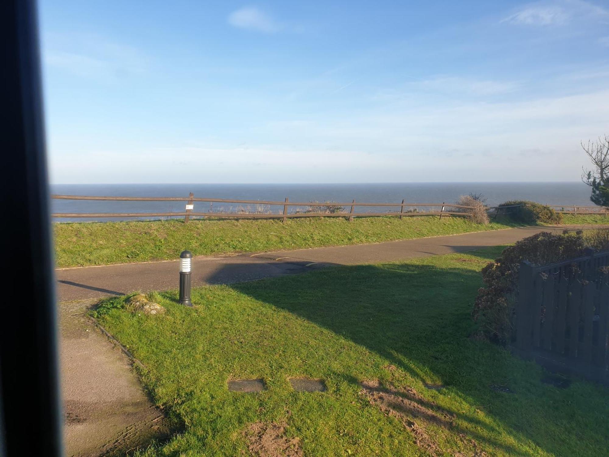 Ocean View 95 Hotel Trimingham Bagian luar foto